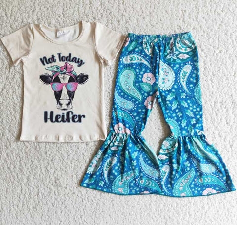 E4-19 Bull Tau Short Sleeve Top Print Flared Pants Set