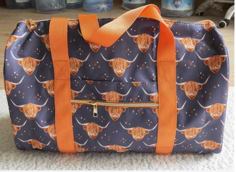 BA0021 Navy highland cow print travel bags